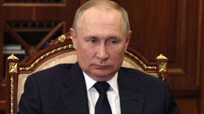 Похудел на 8 килограммов и кашляет: в России говорят об ухудшении здоровья Путина