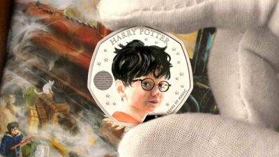 В Британии выпустят уникальные монеты с Гарри Поттером: чем именно они поразят фанатов