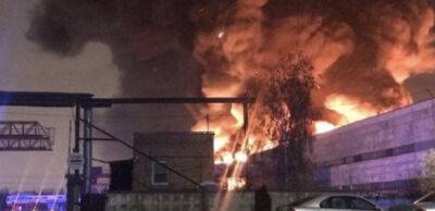 У Санкт-Петербурзі вночі палав склад: вогонь охопив 12 тисяч квадратних метрів