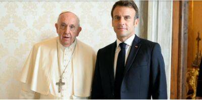 Макрон попросил папу Римского позвонить Байдену и Путину