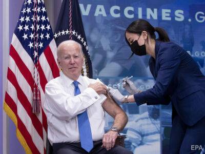 Байден снова привился от COVID-19 и призвал американцев вакцинироваться от коронавируса, как от гриппа – раз в год
