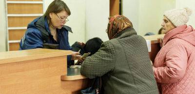 До звільненого від окупантів Куп'янську повернулася «Укрпошта»: людям вже почали видавати пенсію