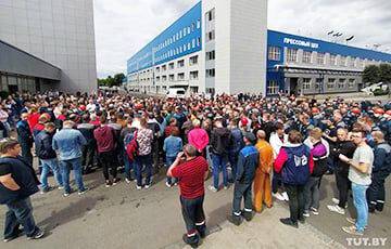 Работников БЕЛАЗа массово вызывают в военкомат - charter97.org - Белоруссия - Жодино - район Смолевичский