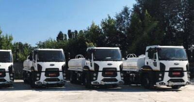 Рустами Эмомали передал городам и районам Таджикистана 37 легковых и грузовых автомобилей