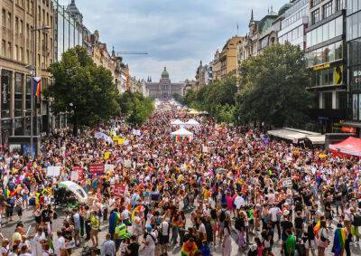 В центре Праги проходит митинг против ненависти к ЛГБТ-сообществу