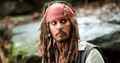 Disney хочет вернуть Джонни Деппа в "Пираты Карибского моря" за $300 млн