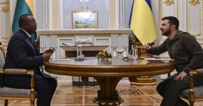 "Нужно начать диалог": в Украину прибыл президент Гвинеи-Бисау с посланием от Путина (видео)