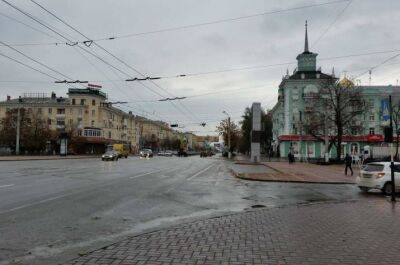 Що відбувається в Луганську: Військових багато, уздовж дороги окопи, слідів ремонтних робіт не видно