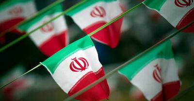 Стрельба в мавзолее Шах-Черах в иранском Ширазе: 15 погибших