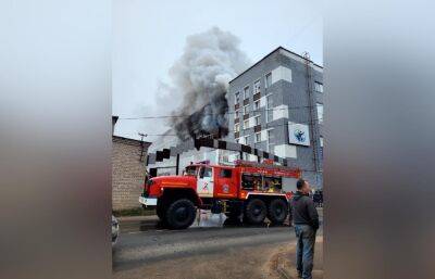 В Твери горит здание во Дворе Пролетарки
