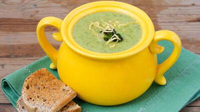 Необычный рецепт, много витаминов: суп из брокколи