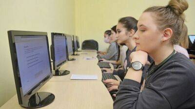 В Таджикистане начались пробные экзамены для выпускников