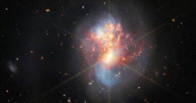 Столкновение галактик в 270 млн световых лет: телескоп Уэбба увидел космический катаклизм (видео)
