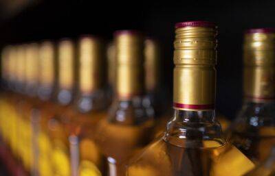 В России предлагают запретить продавать крепкий алкоголь в микротаре