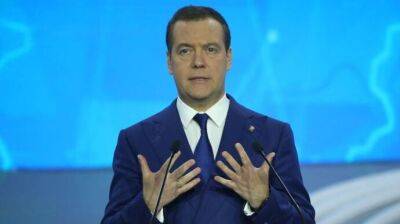 Медведев обещает отомстить за "страдания" россиян не только на поле боя