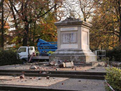 В Польше одновременно снесли четыре памятника "благодарности Красной Армии"