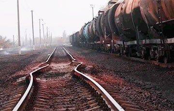 «Знатно полыхало, работают ВСУ»: кадры после взрыва российского поезда с топливом в Шахтерске