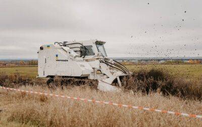 Украина получила машину для разминирования территорий Armtrac 400