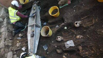 Под универмагом Уэльса нашли сотни скелетов, половина из которых – детские