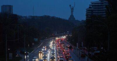 Шесть часов без света: в ДТЭК рассказали, какие графики отключений будут в Киеве