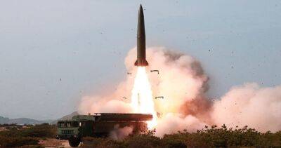 Северная Корея запустила две ракеты в сторону Японии