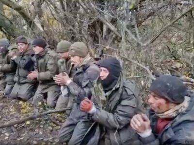 ВСУ взяли в плен 12 мобилизованных россиян и сняли видео, как они говорят "Слава Украине!" – стратком