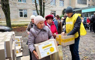 Партию гуманитарки Фонда Ахметова доставили прифронтовому селу Николаевщины