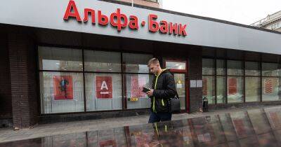 Наложили вето: НБУ отказался отдавать акции "Альфа-банка" россиянину из-за санкций