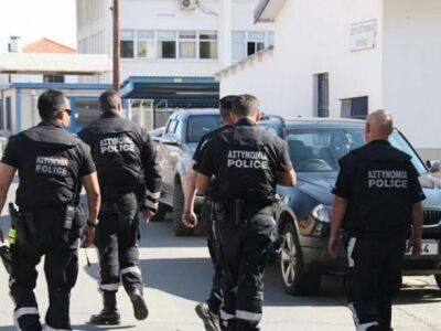 На Кипре сотни мигрантов сбежали из центра временного содержания