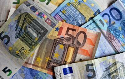 Минимальная зарплата в Латвии вырастет до 620 евро