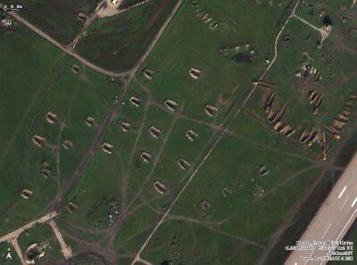 З аеродрому у Чорнобаївці окупанти вивели свою техніку: супутникові знімки