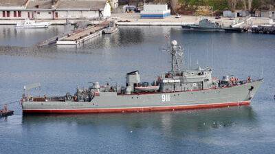 Взрывы в Севастополе: россияне говорят об атаке беспилотников и поврежденном корабле