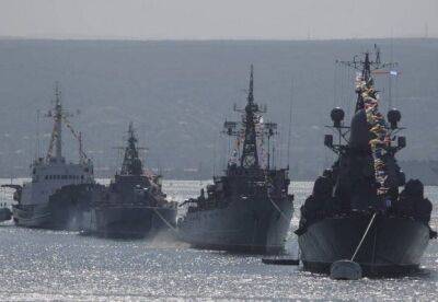 У Севастопольській бухті "бавовна", але окупанти не можуть визначитись, скільки кораблів знищено (фото, відео)