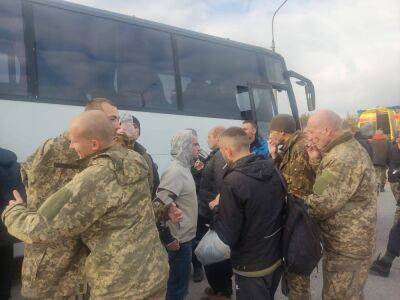 Відбувся черговий обмін полоненими: додому повернулися понад 50 українців