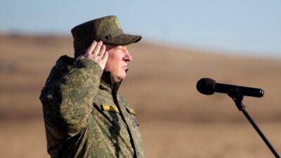 СМИ сообщили о снятии с должности генерала Александра Лапина
