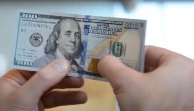 Обменники и банкоматы отказываются принимать доллары: украинцам рассказали, какие купюры не возьмут