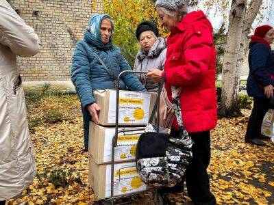 Переселенцы в Николаевской области получили 1,8 тысячи наборов с продуктами от Фонда Рината Ахметова