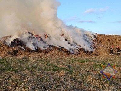 В Щучинском районе сгорело 10 тонн соломы