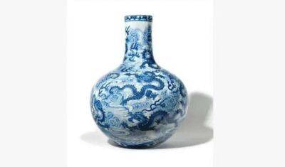 Китайську вазу, яку оцінили у 2 тисячі євро, продано на аукціоні за 9 мільйонів