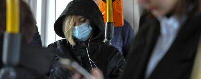 Все больше инфицированных COVID-19: киевлян просят надевать маски в транспорте