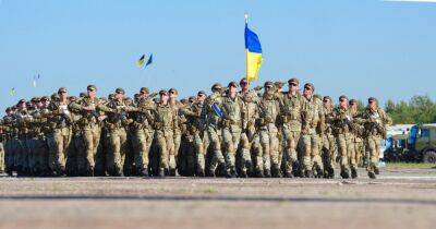 Военным могут разрешить выезжать из Украины: условия и сроки поездок