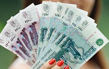 Россияне выносят наличные из банков со скоростью 2,6 миллиарда рублей в час