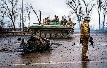 Украинские десантники сбросили бомбу прямо на БМП и пехоту оккупантов