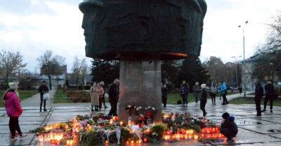 В Даугавпилсе у памятника советским воинам задержаны два человека - rus.delfi.lv - Латвия - Даугавпилс