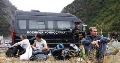 Российские чиновники массово убегают от "частичной мобилизации" за границу