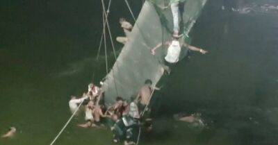 В Индии рухнул подвесной мост: утонули свыше 60 человек