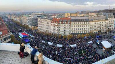 В Праге состоялась массовая акция в поддержку Украины, к участникам обратилась Зеленская