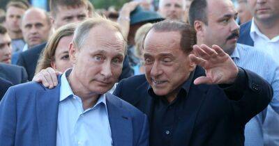Берлускони заявил, что пошутил насчет праздничного обмена водкой и вином с Путиным