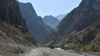 Таджикские чиновники отчитались о строительстве ГЭС "Себзор"