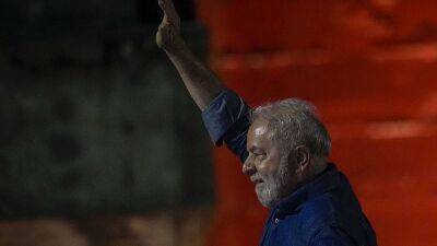 Бразилия: Лула да Силва празднует победу, Болсонару — молчит